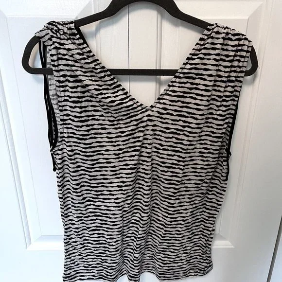 Part Two Fanna Top - Picture 2 of 2